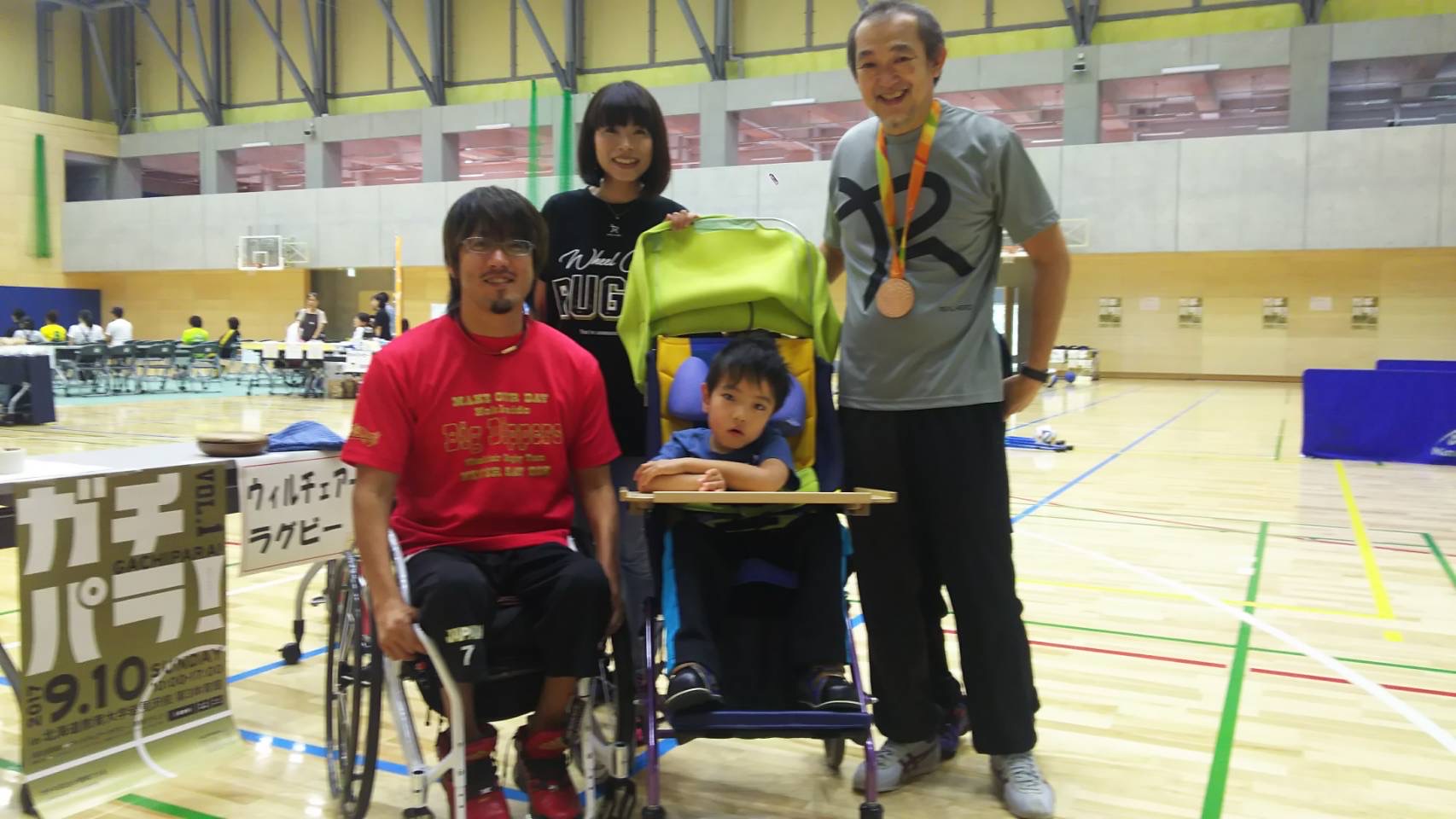 車イスラグビーの池崎大輔選手と一緒に撮ったお写真