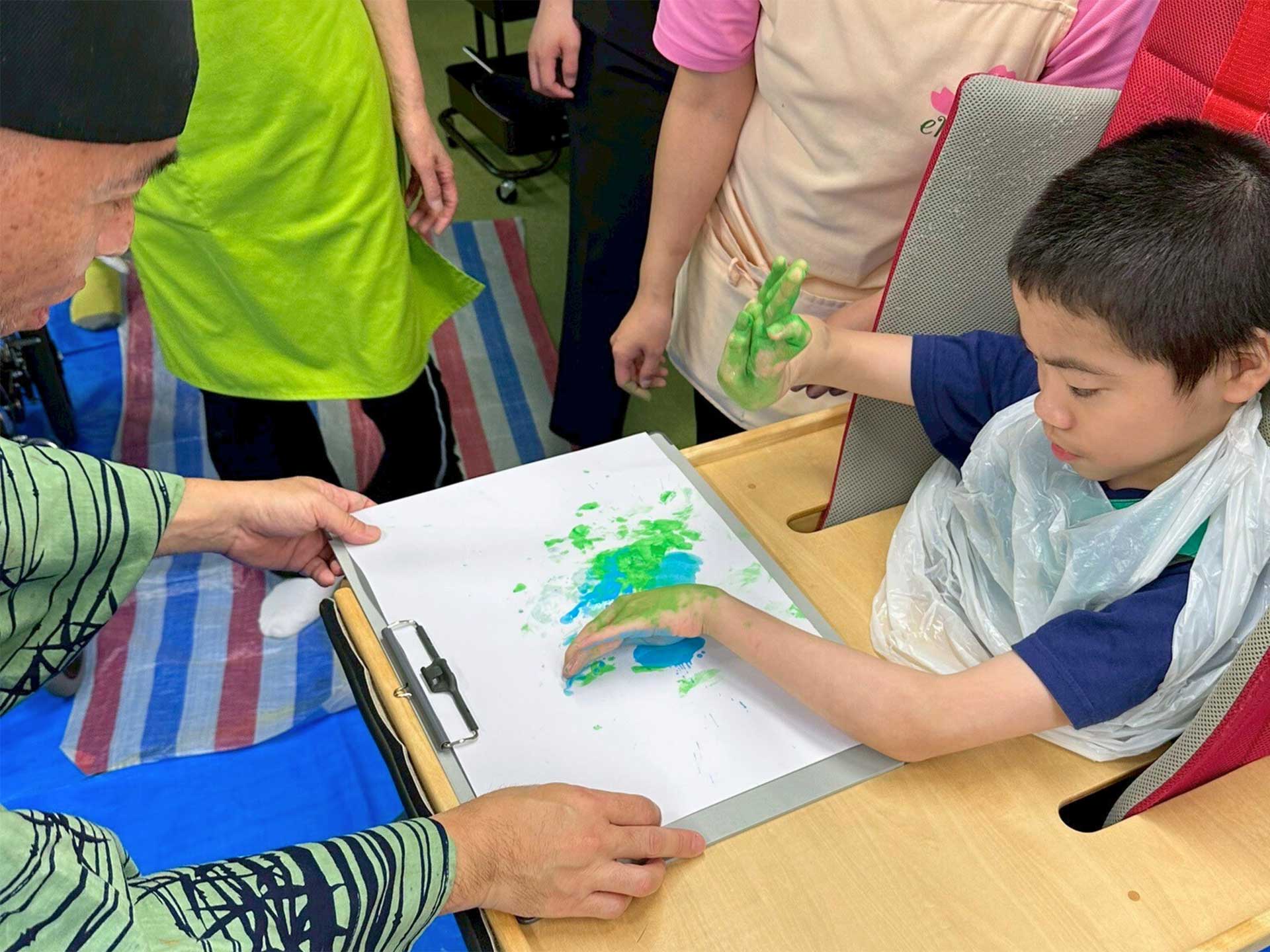 重度障がいのある子どもたちの絵が札幌の街を彩る｜チ・カ・ホとバンカラでONEART&nbsp;SAPPORO展開催